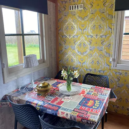 Boerencamping Duinzoomhoeve - Hooiberghut Altena 度假居 *